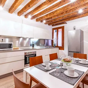 Central Apt , Venice Italy